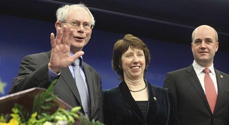 Nov zvolen prezident EU Herman Van Rompuy a ministryn zahrani Catherine Ashtonov..