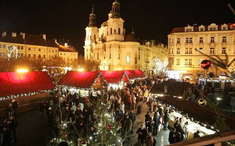 Na Staromstskm nmst v Praze zaaly vnon trhy. (28. listopadu 2009)