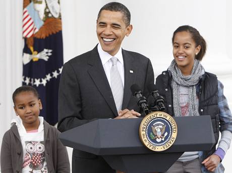 Americk prezident Barack Obama s dcerami (25. 11. 2009)