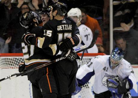 Anaheim - Tampa; Niedermayer (vlevo) se raduje