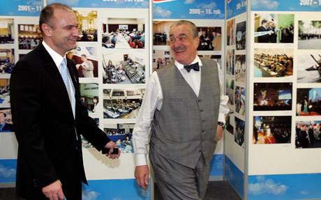 Ivan Langer a Karel Schwarzenberg na kongresu ODS. (21. listopadu 2009)