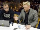 Boris Becker (vpravo) pi on-line rozhovoru se tenái iDNES.cz