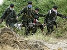 Neznámí ozbrojenci povradili na Filipínách desítky lidí a zakopali je v mlkých hrobech (24. listopadu 2009)
