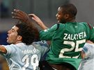 Lazio - Bologna: domácí Guglielmo Stendardo (vlevo) bojuje s Marcelem Zalayetou