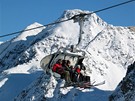 Rakousko, Stubai. Pepravní kapacita lanovek na ledovci je 43 tisíc lidí za hodinu