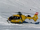 Rakousko, Stubai. Pílet záchranného vrtulníku k úrazu