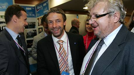 Pavel Bm, David Vodrka (vlevo) a Pavel rsk (vpravo) na kongresu ODS (21. 11. 2009)