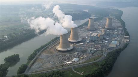 Jaderná elektrárna Three Mile Island v Pennsylvanii na archivním snímku v roce 1996