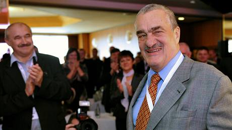 Stoprocentn pedseda Karel Schwarzenberg