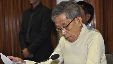 Nkdejí velitel hlavní vznice Rudých Khmer Kan Kek Ieu (zvaný Duch) ped soudem (23. listopadu 2009)