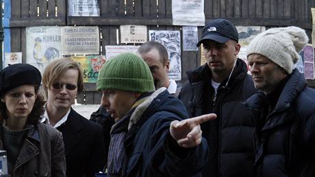 Akce: Tomá Maín a kameraman Karl Óskarsson (vpravo) pi natáení filmu 3 sezóny v pekle.