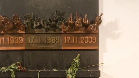Památník na praské Národní tíd ironizoval výtvarník Týc.