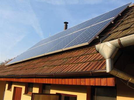 Fotovoltaickým elektrárnách umístným na stechách zstanou výhodné dotace