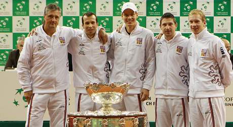 esk tm u saltov msy po losovn finle Davis Cupu 2009: Jaroslav Navrtil, Radek tpnek, Tom Berdych, Jan Hjek a Luk Dlouh