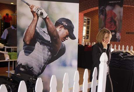 Tiger Woods pichází kvli afée postupn o sponzory