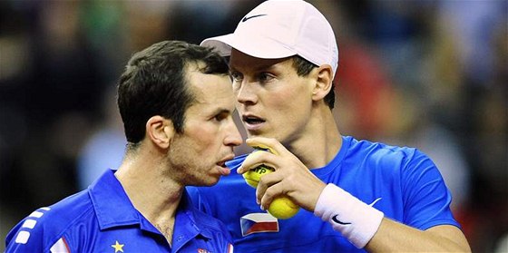 Pro Radka tpánka (vlevo) a Tomáe Berdycha ml být Svtový pohár týmovou generálkou na ervencový Davis Cup. Jejich úast v Düsseldorfu je ale nejistá