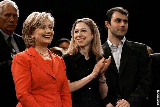 Chelsea Clintonová, její matka  Hillary a snoubenec Marc Mezvinsky