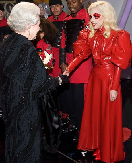 Lady GaGa se setkala s krlovnou Albtou II.