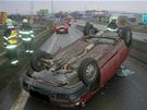 U Olympie v Modicích pevrátil devtatyicetiletý idi auto na stechu