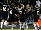 Manchester United: fotbalisté se radují z gólu, který vstelil Paul Scholes (uprosted)