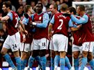 Aston Villa: fotbalisté se radují z gólu
