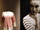 V triku od Marka Crosse si Audrey Hepburnová zahrála v roce 1957.