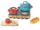 Kuchyňky s vybavením najdete na trhu i z poctivějších materiálů, jako je dřevo, kov či porcelán.