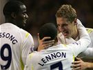 Everton - Tottenham: hosté slaví trefu Michaela Dawsona (nahoe uprosted)