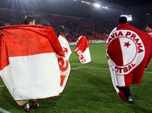 Slavia: fotbalist jdou po utkn pozdravit fanouky