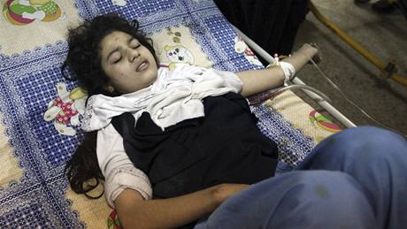Dívka zranná pi výbuchu u bagdádské koly (7.12.2009)