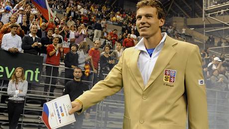 Tomá Berdych nastupuje ke slavnostnímu zahájení finále Davisova poháru 2009