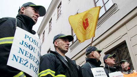 Demonstrace hasi a policist za udrení výe mezd (9. prosince 2009)