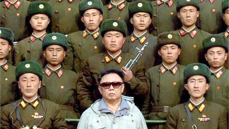 Severokorejský vdce Kim ong-il se svými vojáky.