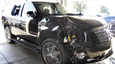Cadillac Escalade Tigera Woodse po havárii.