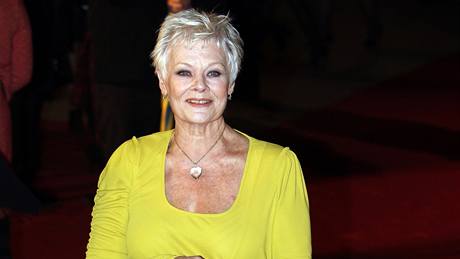 Hereka Judi Dench ve film bondovce Quantum of Solace.