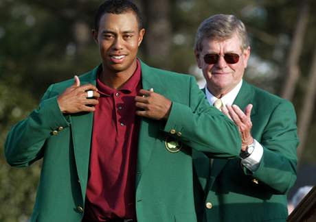 Tiger Woods z dubna 2009 - oblk zelen sako vtze Masters 2002.