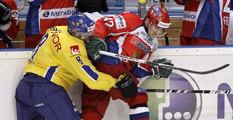 Rusko - védsko: Cristian Backman (vlevo) a domácí Sergej Zinovjev 