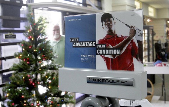 Vánoce s Tigerem Woodsem - taková reklama z trhu rychle mizí.