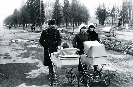 Gustav Aulehla: Rodina sovětského důstojníka, Krnov 1981
