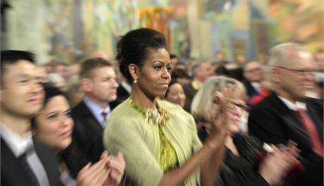 Michelle Obamov v Oslu sleduje pebrn Nobelovy ceny za mr, kterou zskal jej manel a americk prezident Barack Obama. (10. prosince 2009)