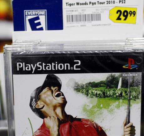 Videohra na konzoli PlayStation s Tigerem Woodsem.