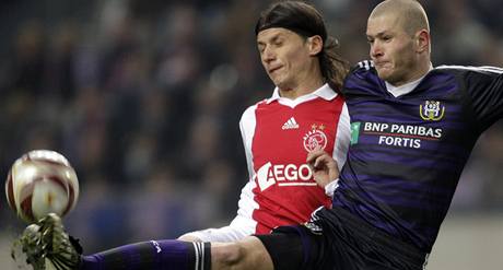 Ajax - Anderlecht: Marko Panteli (vlevo) a Ondej Mazuch