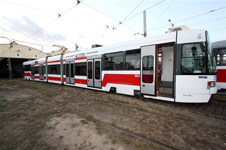 Brnnsk tramvaj RT6N1 anetka