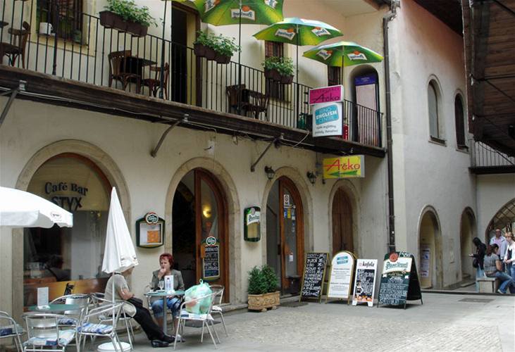 Vchod do restaurace Á�ko
