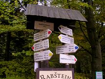 Rozcestn�k pod Rab�tejnem.