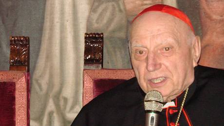 Jedním z významných p�isp�vatel� do �eského vysílání Rádia Vatikán byl i kardinál Tomá� �pidlík.