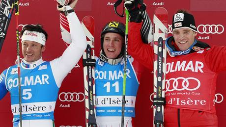 Stupn vítz po závodu Svtového poháru ve Val d'Isére, zleva: druhý Massimiliano Blardone, vítz Marcel Hirscher a tetí Benjamin Raich