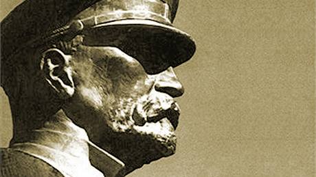 Busta prvního eskoslovenského prezidenta Tomáe Garrigua Masaryka akademického sochae Leoe Kubíka.