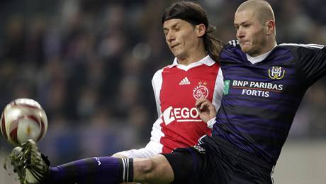 Ajax - Anderlecht: Marko Panteli (vlevo) a Ondej Mazuch