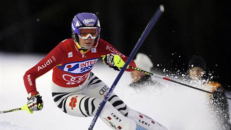 RADOST. Sandrine Aubertová vítzí ve slalomu v Aare.